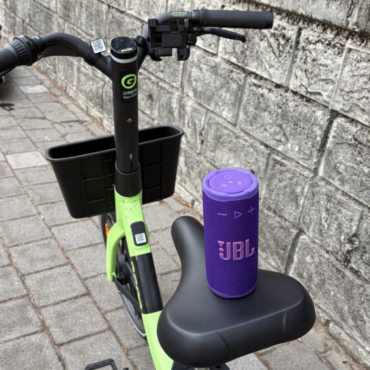  캠핑용 블루투스 스피커 추천 JBL GRIP, IP68 방수와 16W 출력의 괴물급 성능
