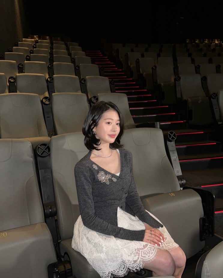  러블리한 여친룩 코디 장인 장다아, 장원영 닮은꼴 미모로 화제?