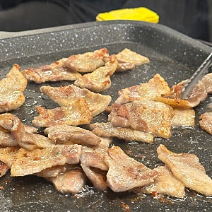 [신림맛집] 영이네냉삼겹 ::  야구 중계 보면서 냉삼 먹기 좋은 신림 고기집