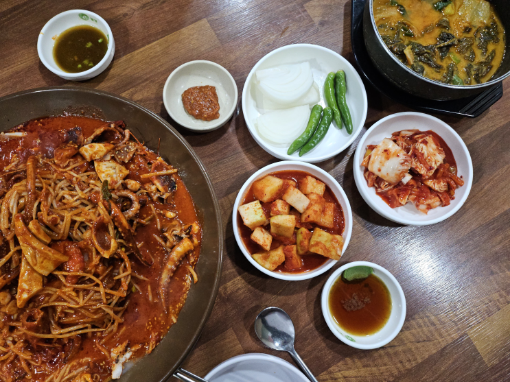  천안 직산 맛집 24시간 영업 등뼈 감자탕 직산점 푸짐한 해물뼈찜 추천