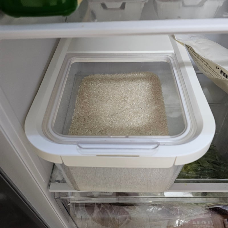 락앤락 쌀통 5kg 깔끔하고 보관하기 좋아요