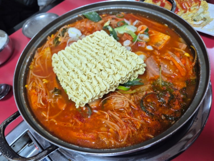  광화문 김치찌개 맛집 3층찌개전문점 점심추천