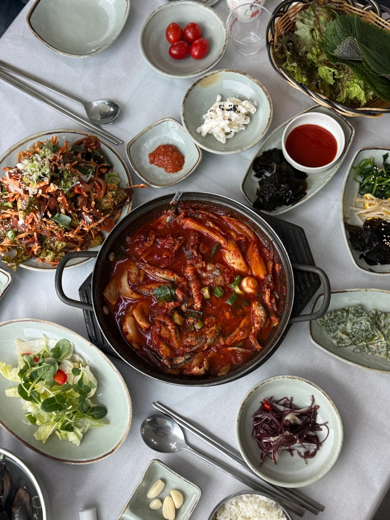 멸치회, 멸치찌개, 멸치쌈밥 부산 기장 현지인 맛집 이화장횟집