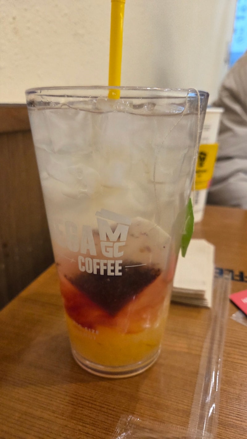 메가커피에서 마셔본 의외로 괜찮았던 메뉴, 사과유자차 아이스 후기