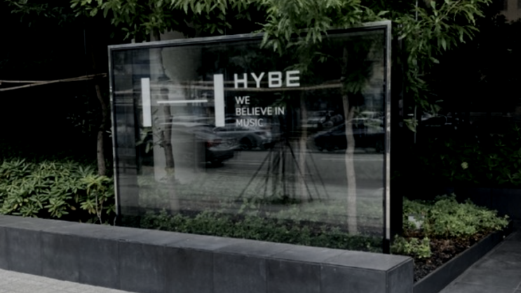 하이브(HYBE), 스포티파이(Spotify)와 손잡고 비디오 팟캐스트 진출 - 23일 공식 비디오 팟캐스트 채널 개설