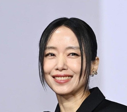 전도연 나이 프로필 총정리 학력 키 고향 남편 딸 결혼 이야기까지