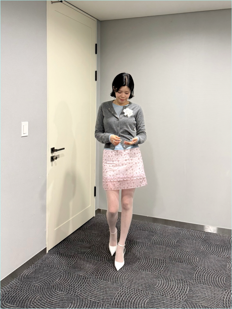  "진짜 소녀인 줄" 현역가왕 린, 핑크 미니스커트에 망사 스타킹? 40대도 따라 하고 싶은 역대급 믹스매치룩