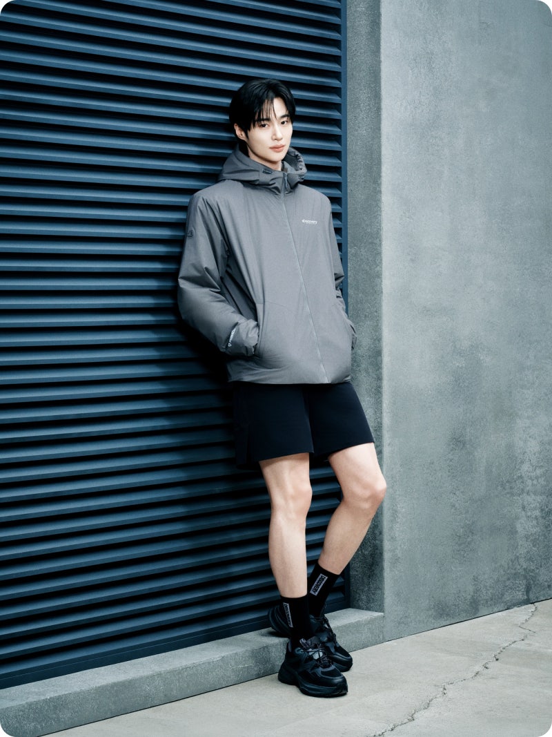 디스커버리 변우석 패션으로 보는 액티브웰니스 남자 바람막이 & 맨투맨 봄코디
