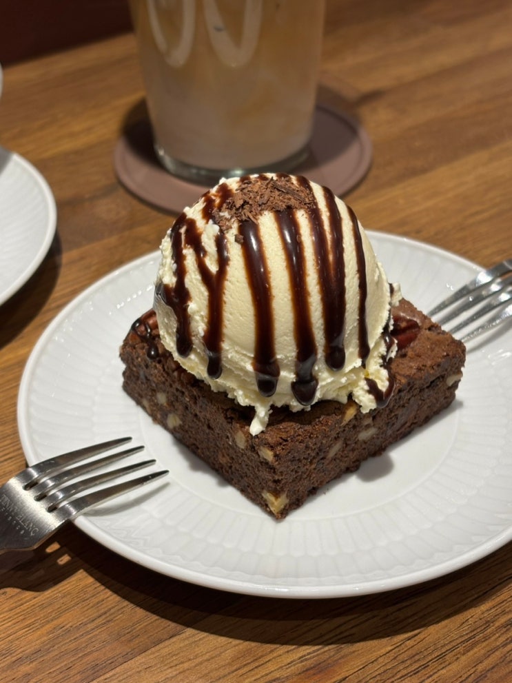  광화문 카페 쇼코엘 • 라떼와 브라우니가 맛있는 초콜릿 전문점