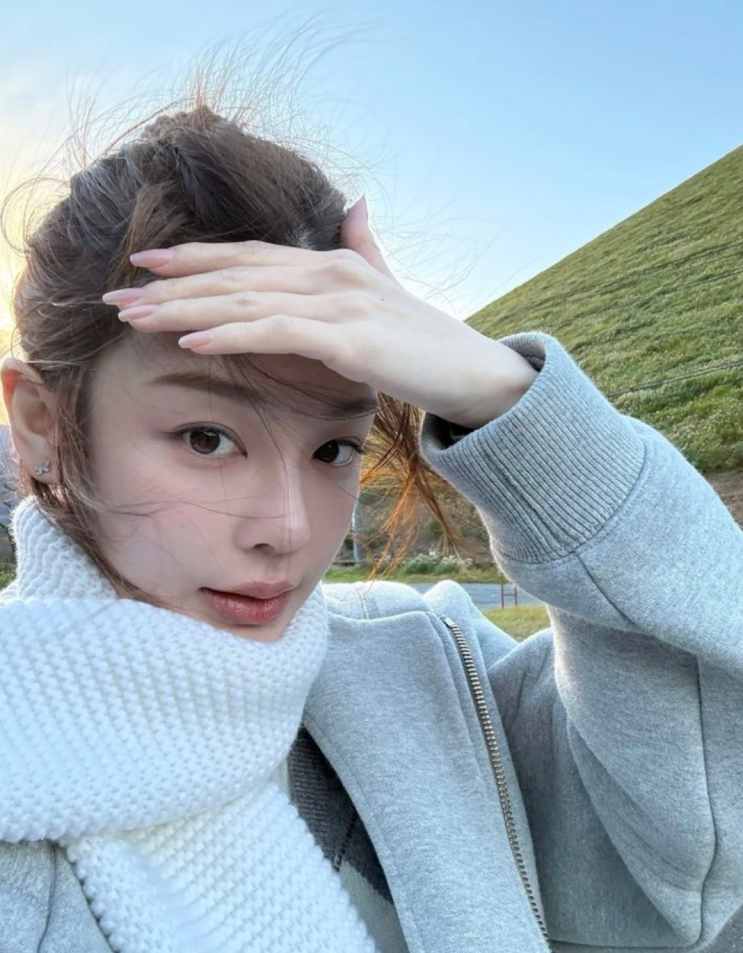  3월 벚꽃 자석네일 디자인으로 피어난 로맨틱 모먼트 무드
