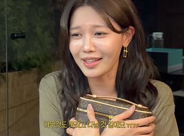 수영, 소시와 럭셔리 생일파티... 명품 선물 쏟아져 울컥? 부내나는 현장
