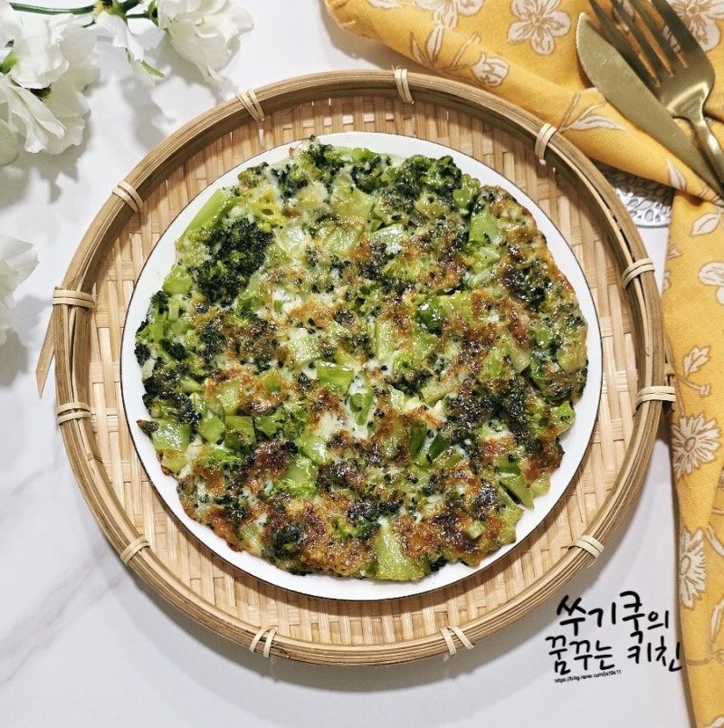 브로콜리 치즈전 만들기 바삭한 노 밀가루 브로콜리 치즈전 레시피