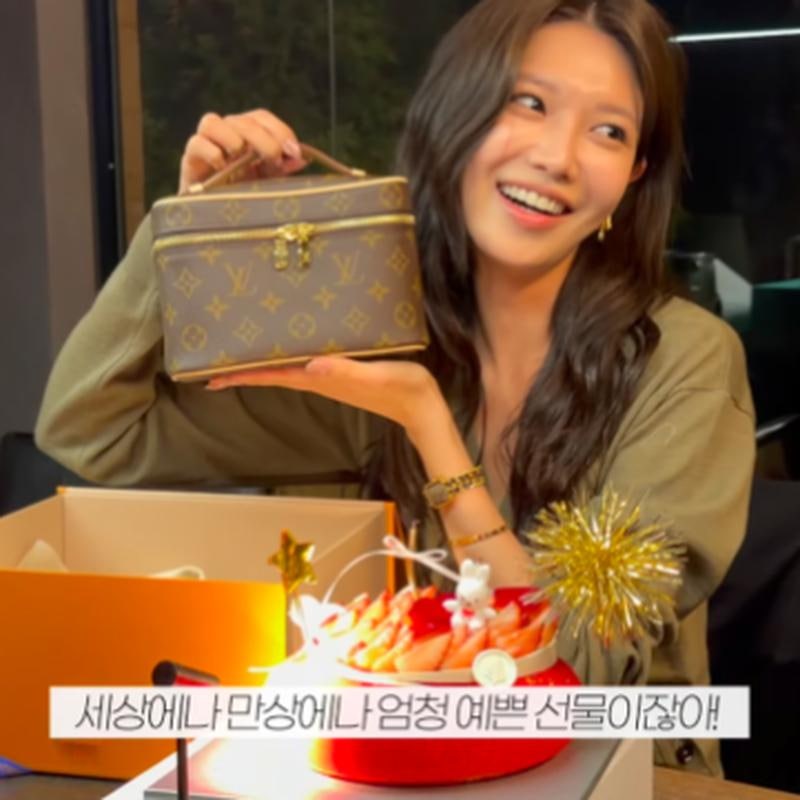 수영, 소시와 럭셔리 생일파티 명품 선물과 끈끈한 우정 공개