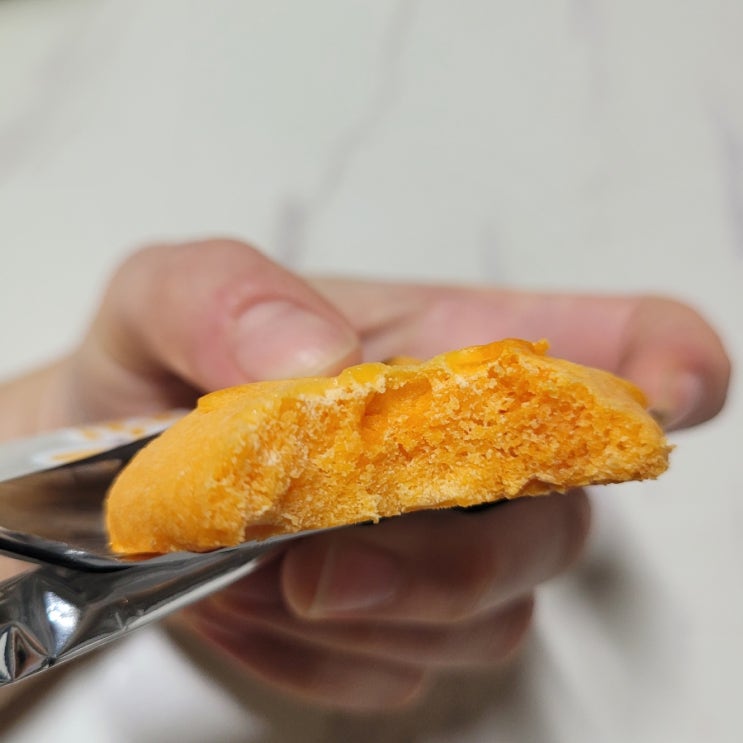  [오리온] '촉촉한 황치즈칩' 후기 / 품귀라면서요. 난 먹어봤지롱! 아직도 집에 있찌롱!!!