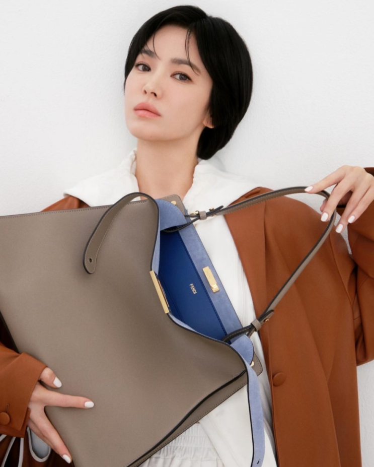  절제의 미학이 빚어낸 찬사, 숏컷 변신 송혜교, 펜디 웨이백 캠페인에서 보여준 아우라