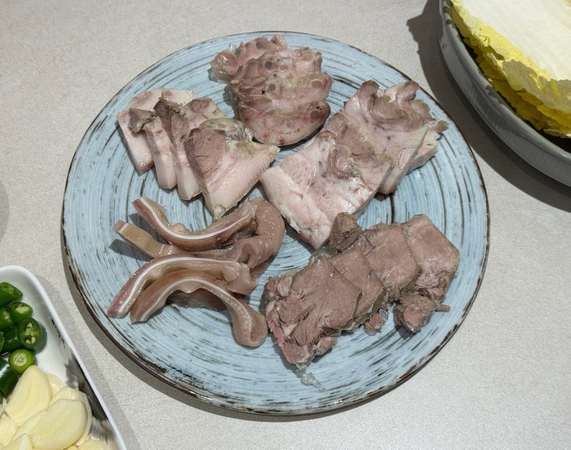 돼지 머릿고기 수육 삶는법 부위 국밥 끓이기 손질법