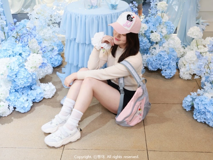  락피쉬웨더웨어 x 아일릿 성수 행사 여자 스니커즈 모자 추천