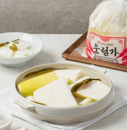  운림가 50년 전통 국내산 무 동치미: 할머니 손맛 그대로, 톡 쏘는 청량함의 결정체 (국산)
