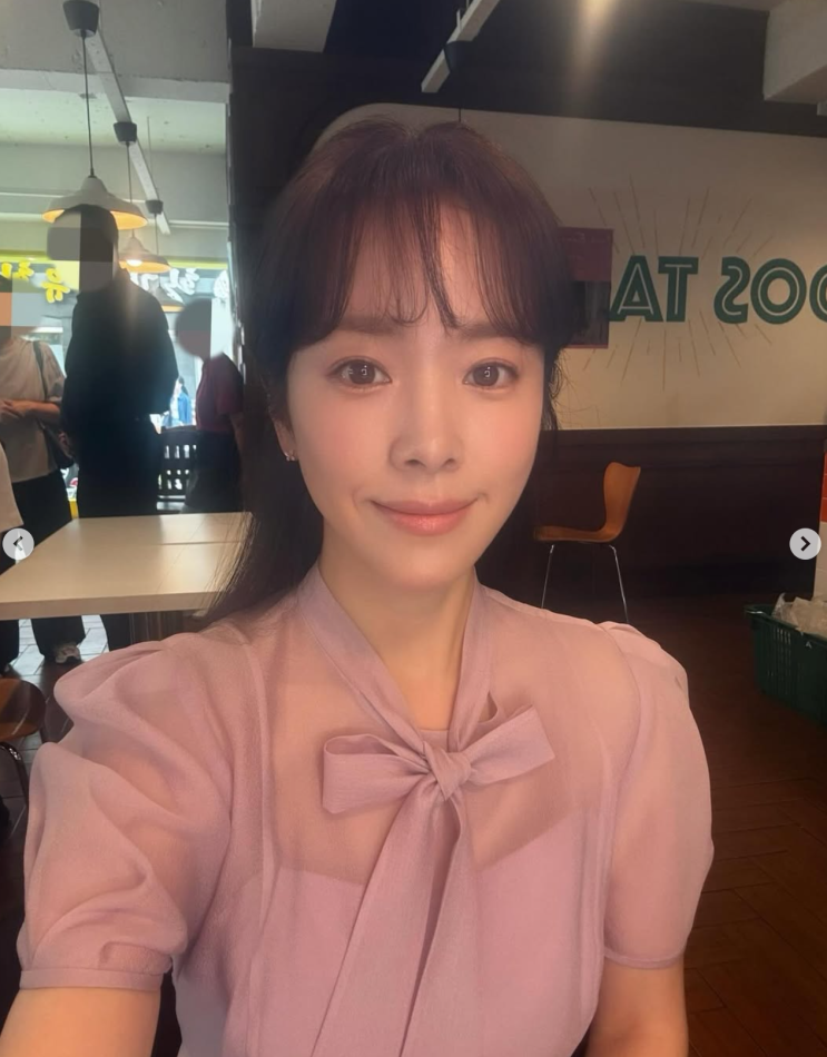  대학생인 줄.. 한지민, 43세 동안 미모 비결