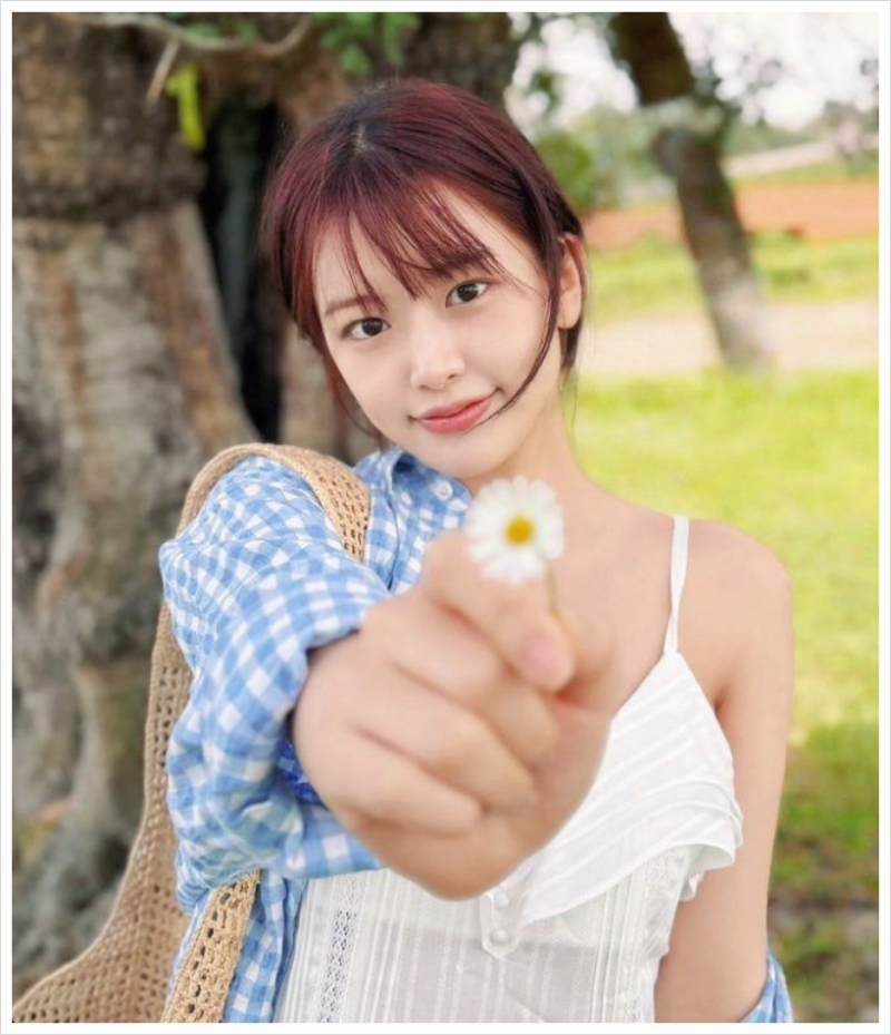 아이브 안유진 프로필 나무위키 키 나이 국적 MBTI 셀카 배경화면 사진 레전드 과사 쌩얼 발 ....