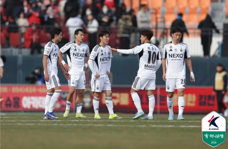  [K리그1] 전북, 김천 원정 1-1 무승부: '모따 극장골'로 가까스로 연패 탈출