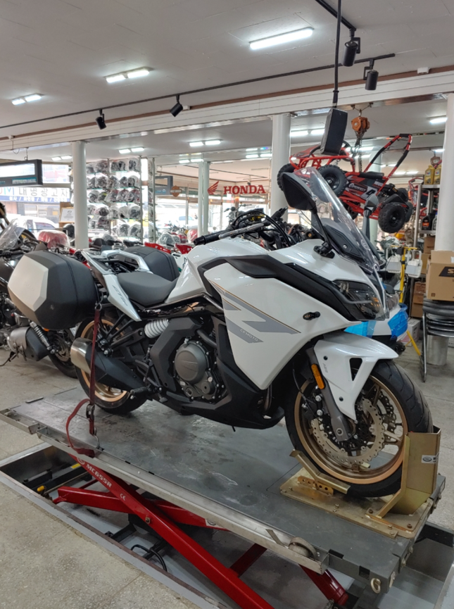  [바이크나라] CFMOTO 650GT 엔진가드 2채널 블랙박스 핸들라이저 가드 설치 전주 오토바이