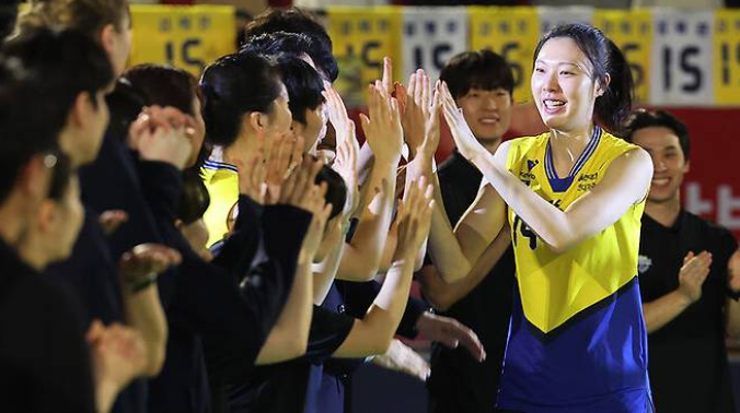 양효진 은퇴식 눈물바다 김연경 이제 나랑 놀자