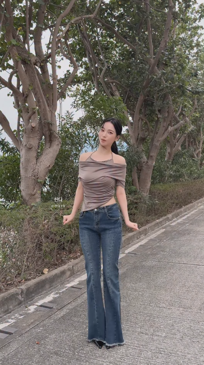  카리나 골반핏 청바지 정체 알고보니 7만원대?