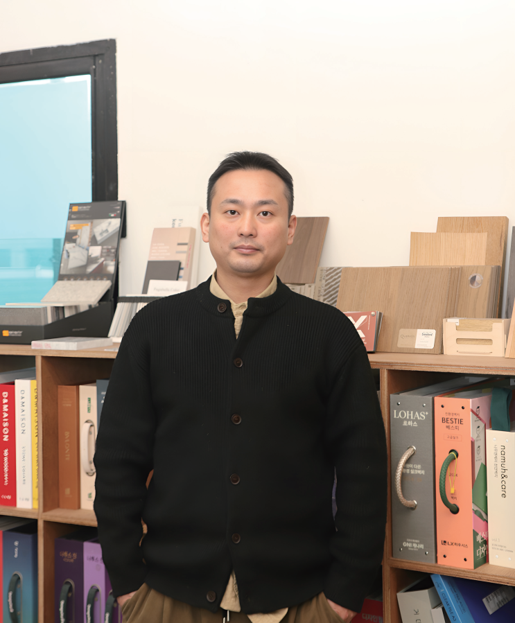  현장에서 축적된 시간, 편안함으로 귀결되는 공간 / 슈퍼스프레이 홍영준 대표