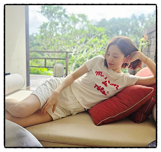 문채원, 40세 아찔한 다리.. 짦은바지 입고 쇼파에 눕더니 요즘 뭐하나? 하트맨 후 근황은..