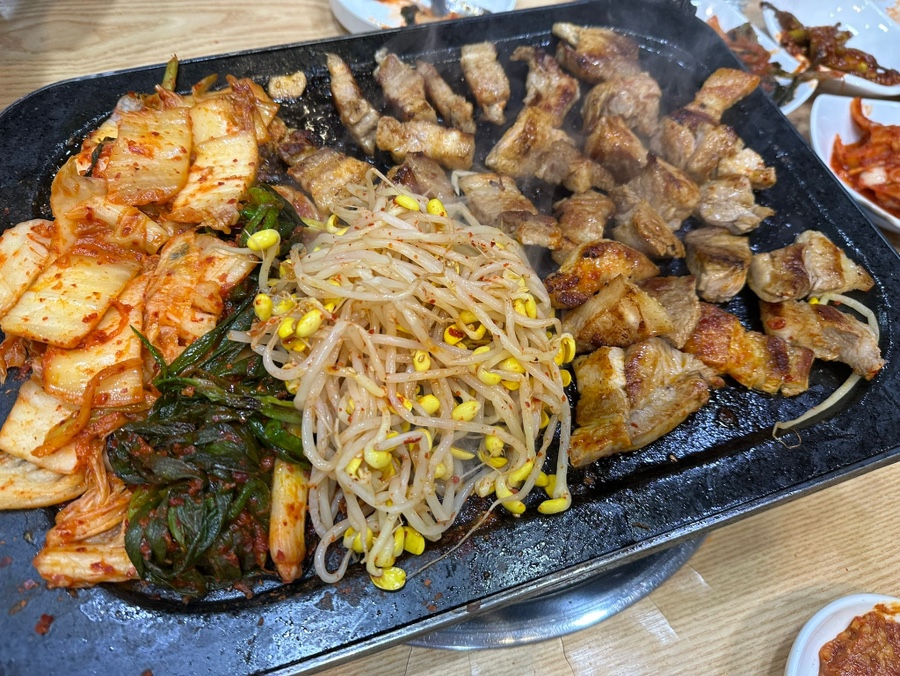 자연석돌구이 생삼겹살한우 사진 5