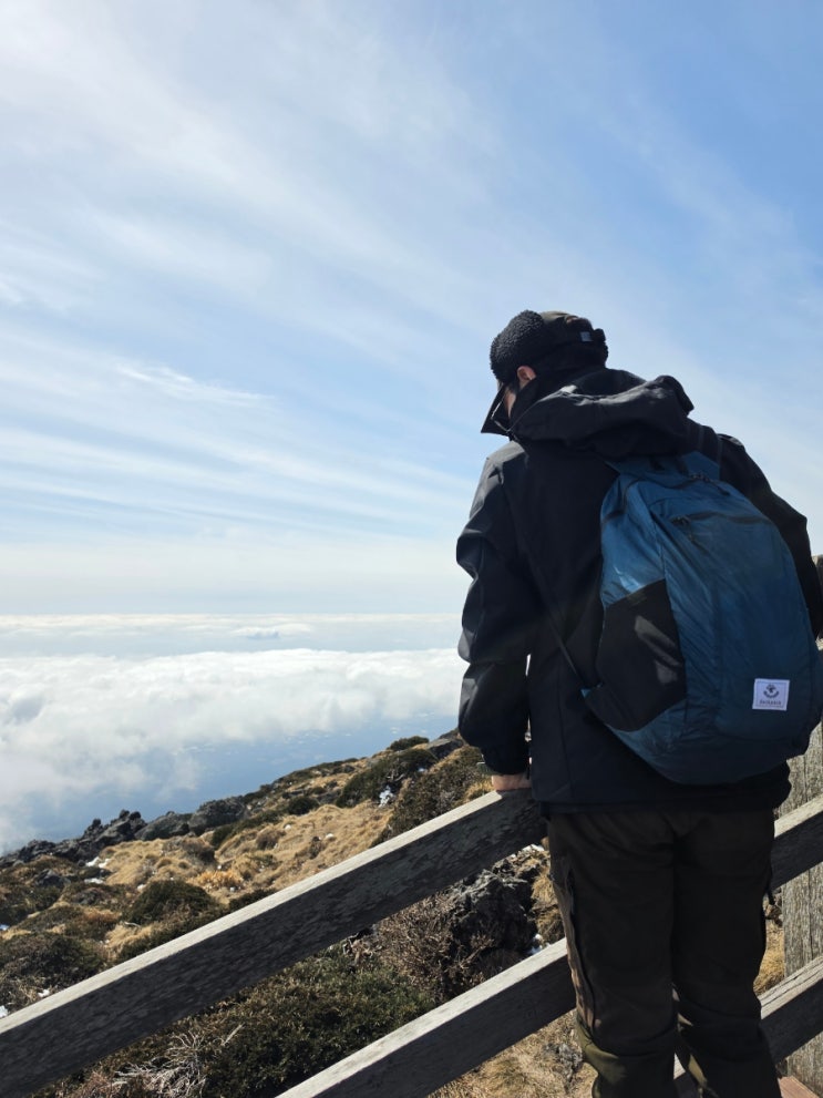  봄 제주도 여행 기내반입 서브백으로 챙긴 4몬스터 24L폴딩 여행용 경량 접이식 백팩은 당일치기 등산 가방으로도 좋아