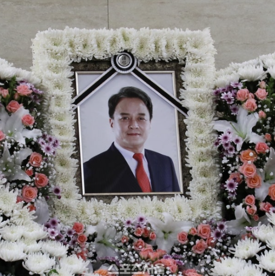  ️ "법적 책임 지겠다더니.." 故 조민기, '미투' 의혹 속 멈춰버린 시계… 오늘 사망 8주기