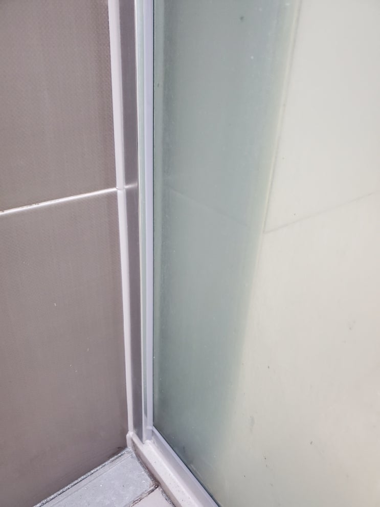  부산 부산진구 부전동 서면 오피스텔 샤워부스 있는 욕실 실리콘 재시공