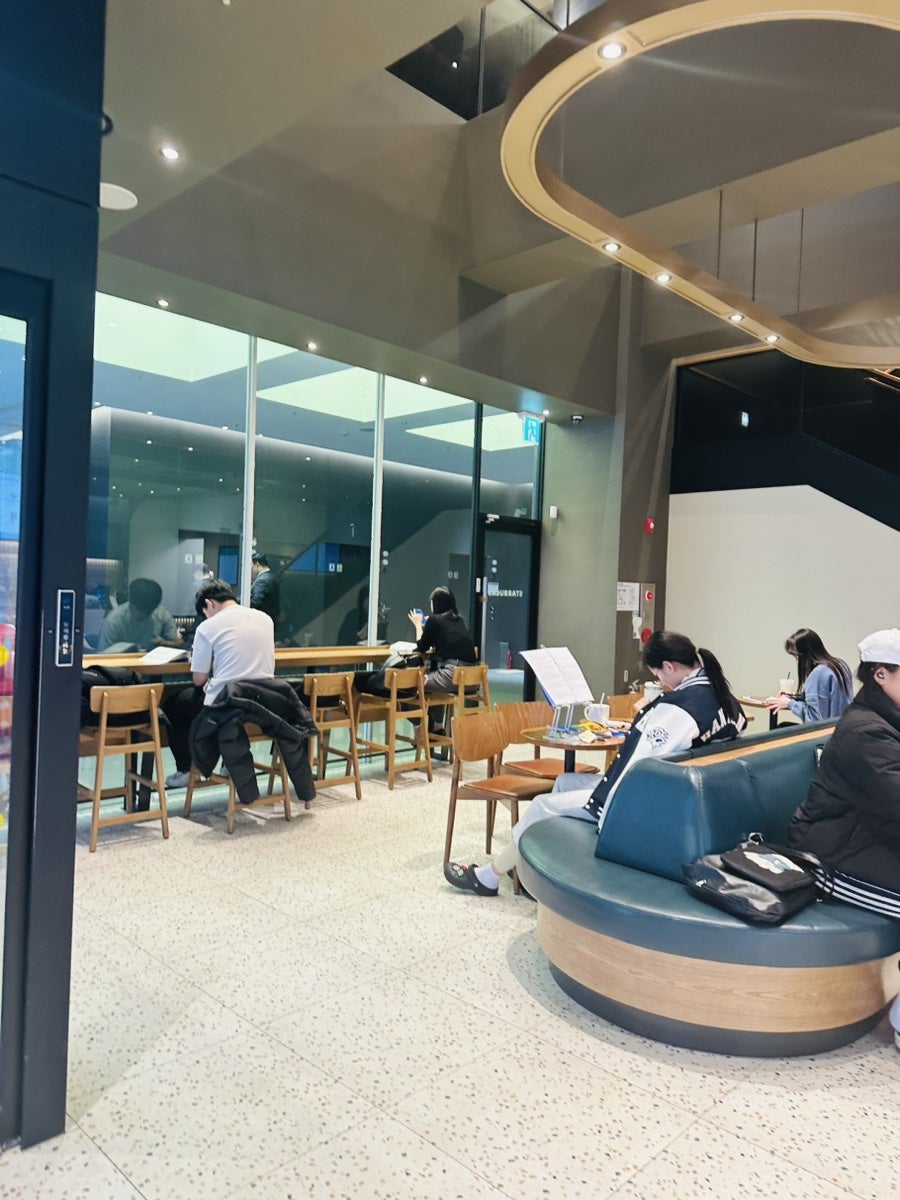 스타벅스 영등포시장역점 사진 6