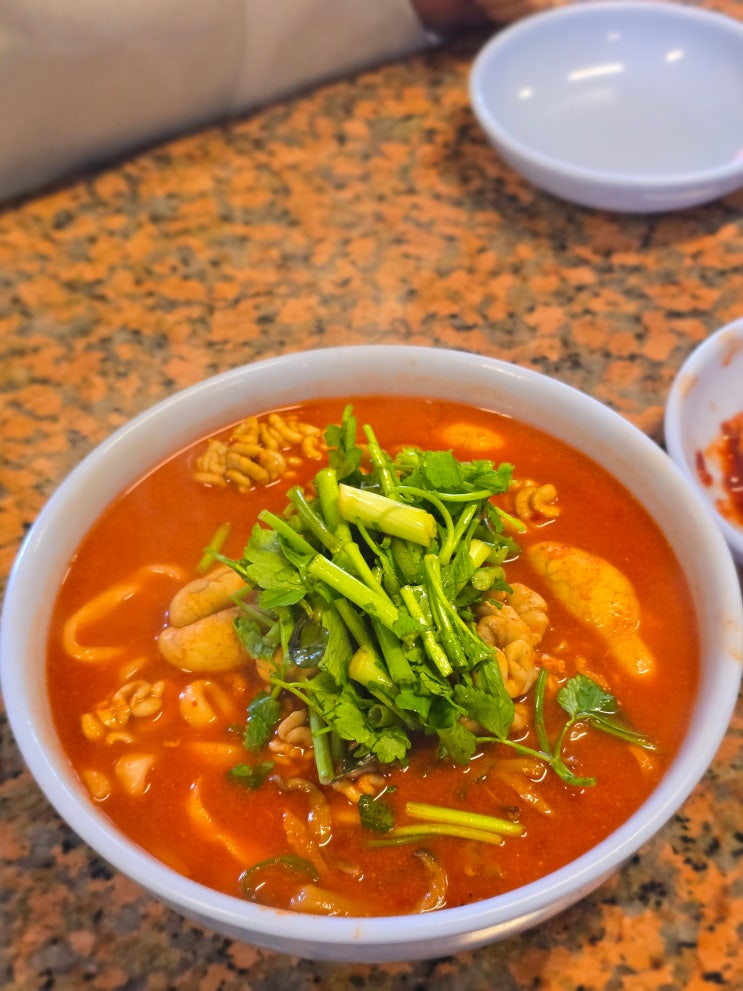  신당역 줄서는 맛집 하니칼국수 알곤이칼국수 동죽칼국수 솔직 후기