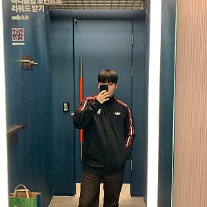 아디다스 맨유오리지널스 트랙탑 - 데일리로 입기 좋은 트랙탑 근데 이제 맨유를 곁들인