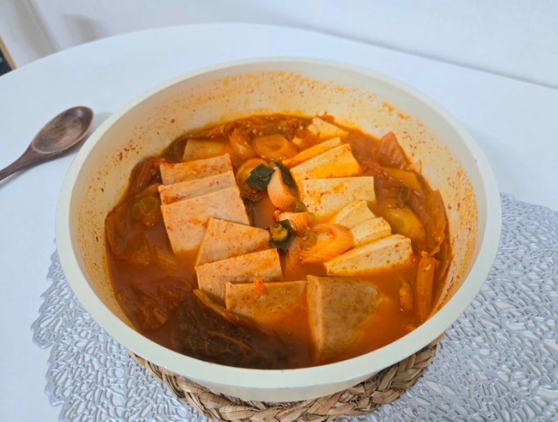 스팸김치찌개 레시피 2인 사골 스팸 두부 김치찌개 맛있게 끓이는법