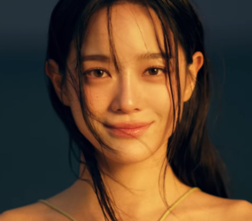   "진짜 안 입은 줄?" 김세정, 탄탄한 슬림핏으로 완성한 역대급 서머퀸 비주얼