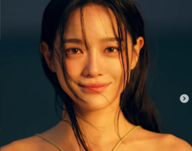 안 입은 줄ㄷㄷ 김세정, 초밀착 서머룩에 드러난 '이정도' 몸매 실화?