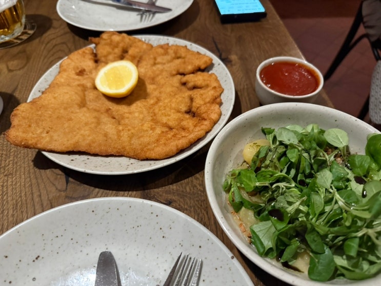  프라하맛집으로 유명한 꼴레뇨맛집 Pork's 포크스에서 슈니첼먹은 후기 / 예약없이 방문가능