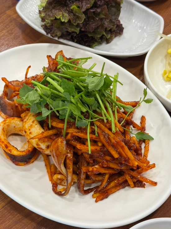  안양맛집 | 매콤한 울릉도 오징어보쌈 전문점 리뷰