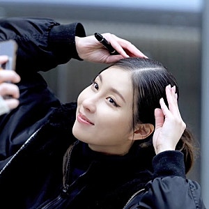 스테파니 프로필 나이 국적 남자친구 브래디 앤더슨 누구? 23살 차 열애 근황