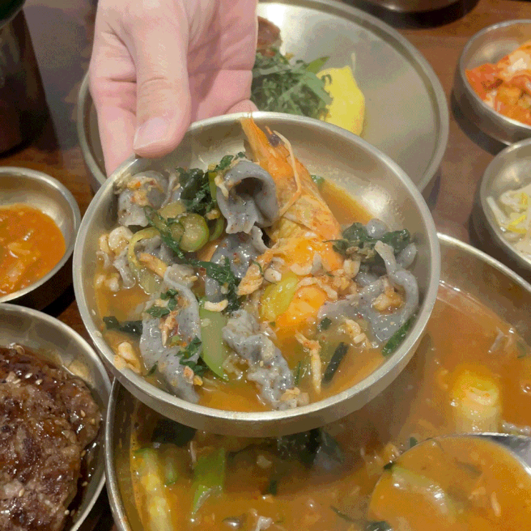  둔산동맛집 담온식당 | 우직한 손맛과 세월이 빚어낸 깊이로 완성한 정갈한 한식 한 상