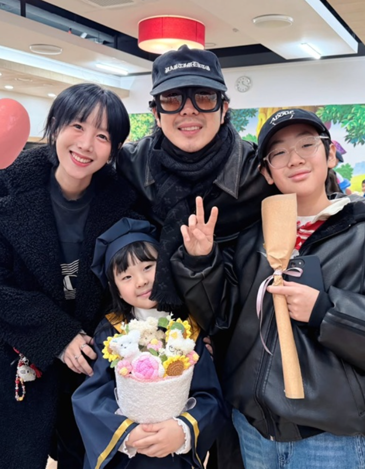 ✨ '하하♥' 별, 희귀병 이겨낸 막내 송이의 기적 같은 졸업식 "건강하게 걸어줘서 고마워"