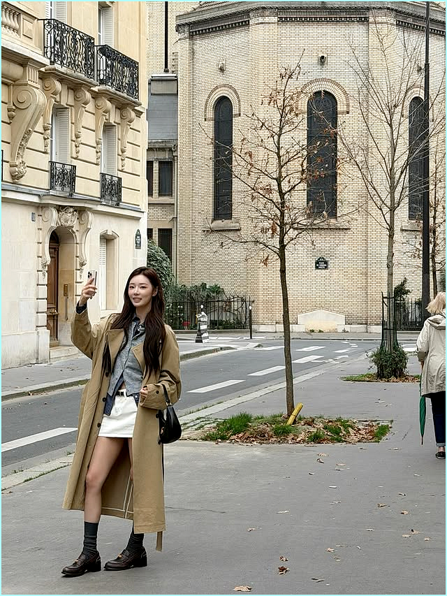  "파리에서 찍힌 역대급 짤?" 이시안 트렌치코트 코디, 26년 봄 데이트룩 종결