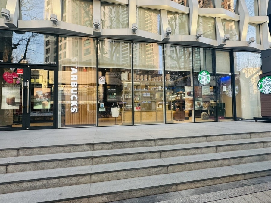 스타벅스 영등포시장역점 사진 1