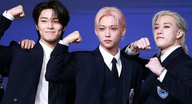  스트레이 키즈 Back Door 4억뷰 돌파