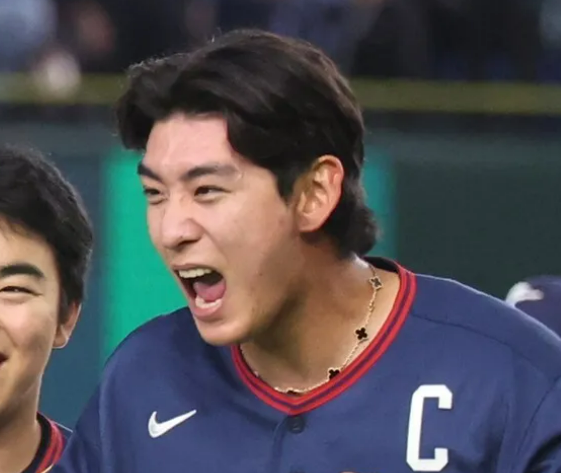 이정후 반클리프 목걸이 가격 얼마길래? WBC 경기 중 포착된 행운의 네잎클로버