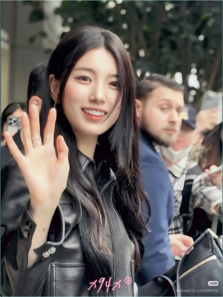  "실물 보면 이런 느낌?" 수지 파리 포착, 보정 없는 직찍에 다들 난리 난 이유